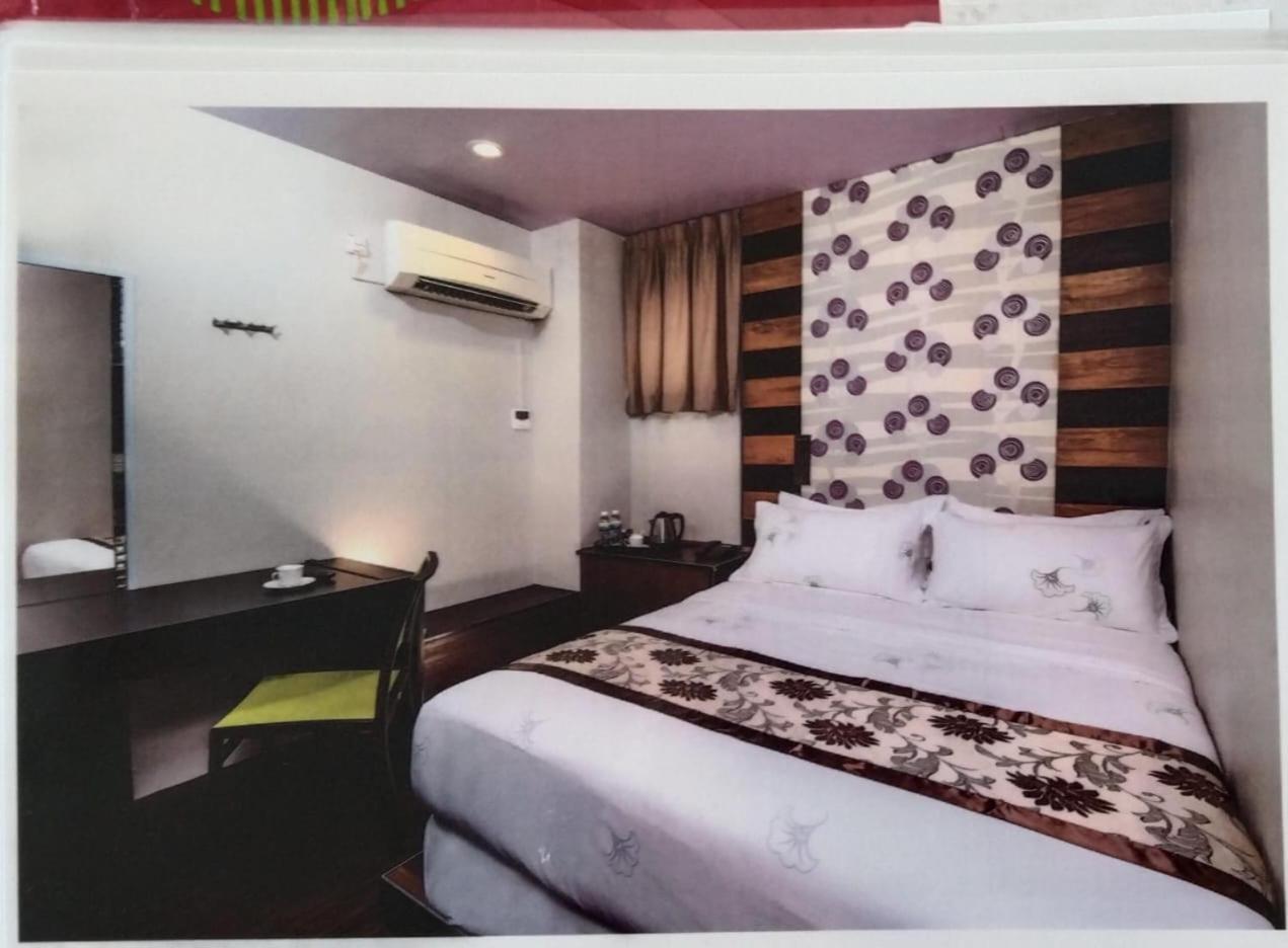 Hotel Holmes Johor Jaya Johor Bahru Exterior photo